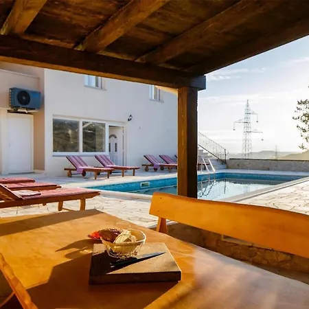 Gorgeous Home In Klis