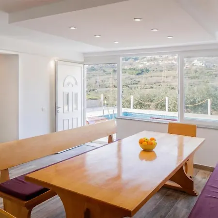 Gorgeous Home In Klis * Klis