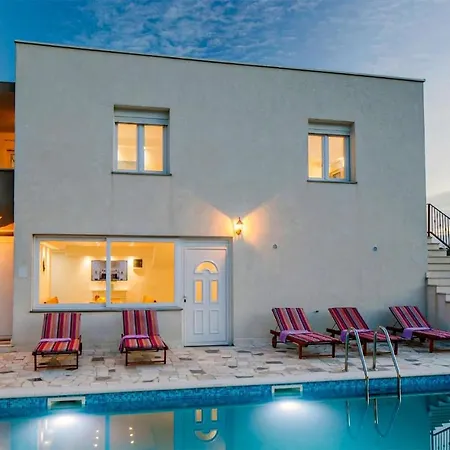 Gorgeous Home In Klis